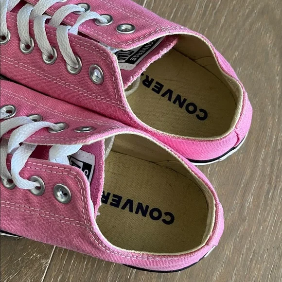 Converse Pink Canvas Sneakers size 7 women’s - Picture 6 of 8